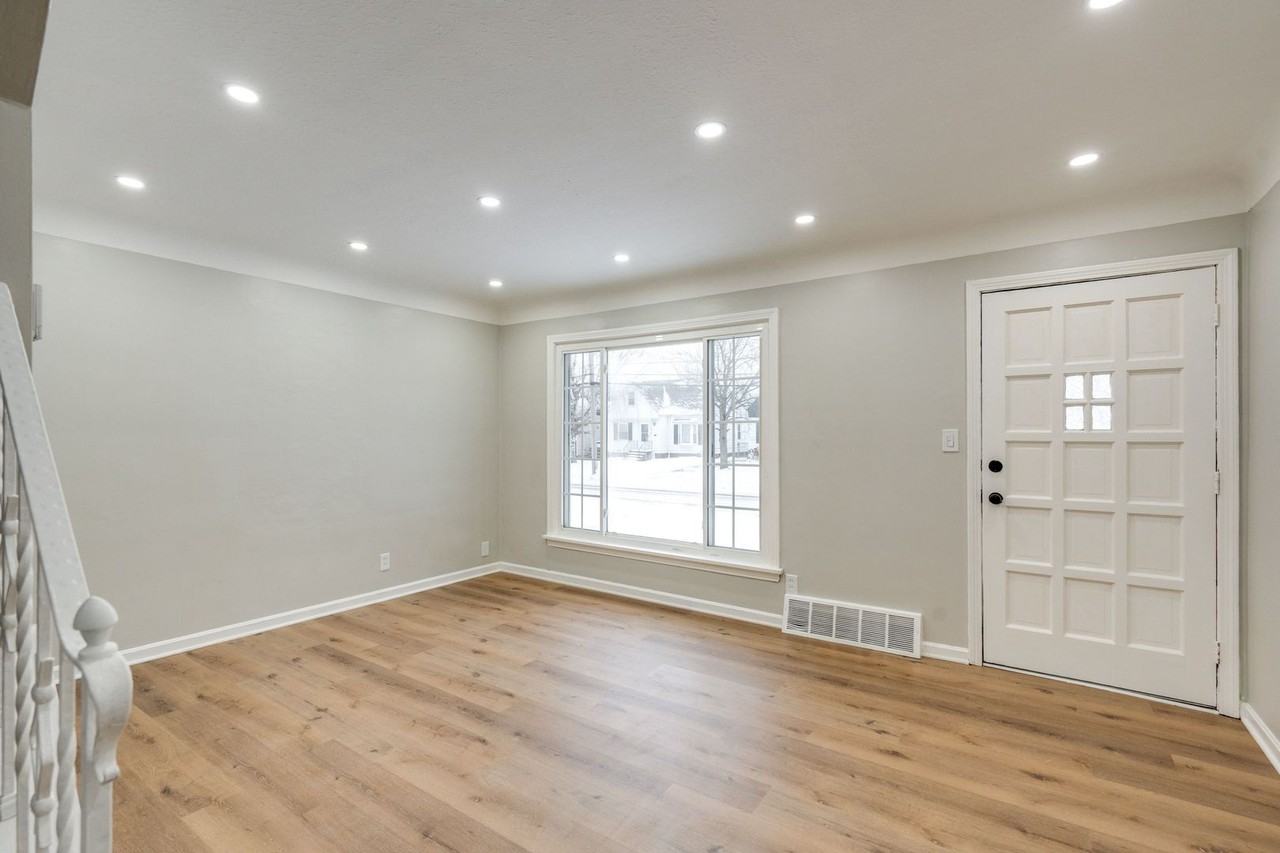 375 E 324th St - Photo 6 of 24