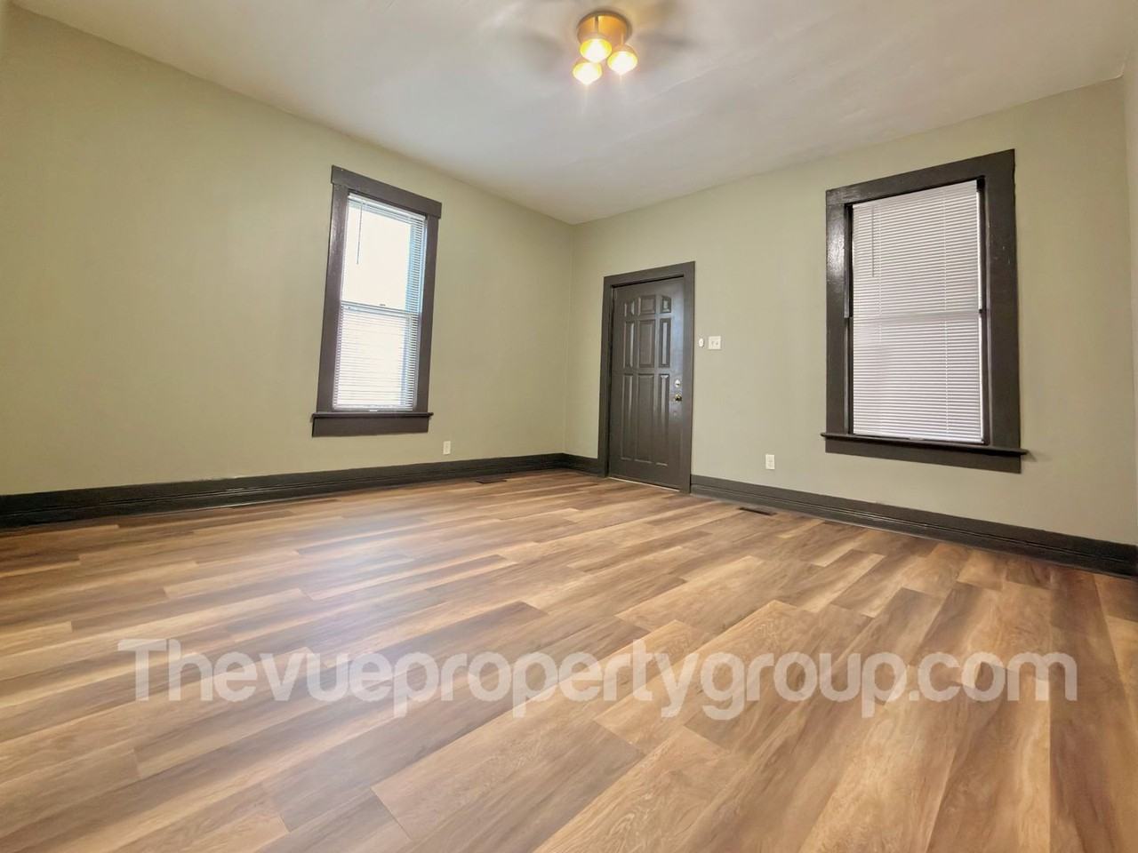 2423 Garfield Ave - Photo 2 of 19