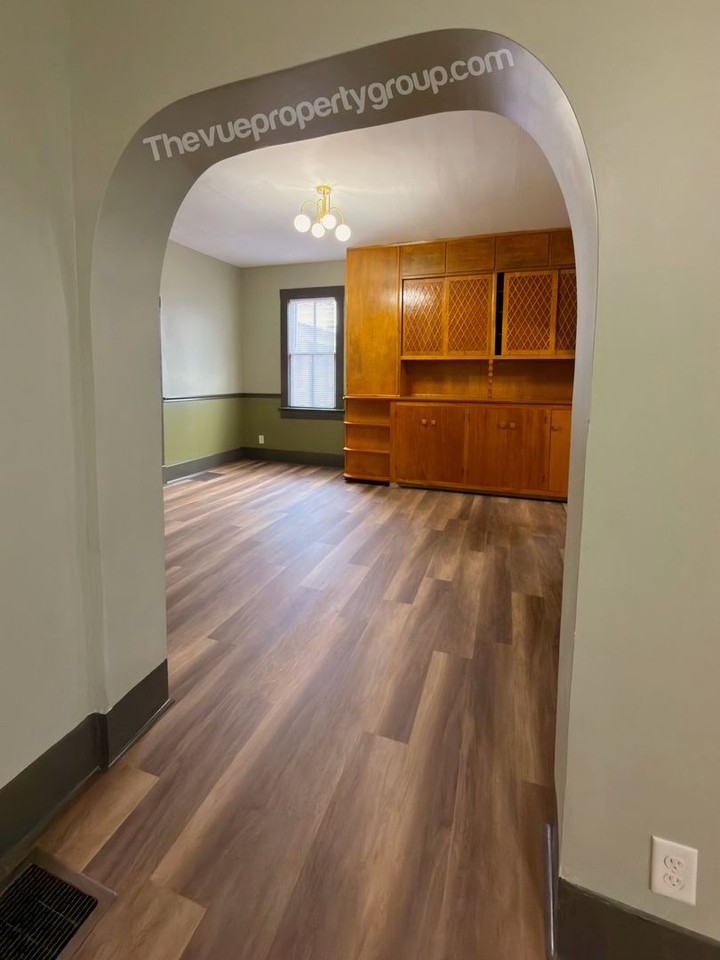 2423 Garfield Ave - Photo 4 of 19