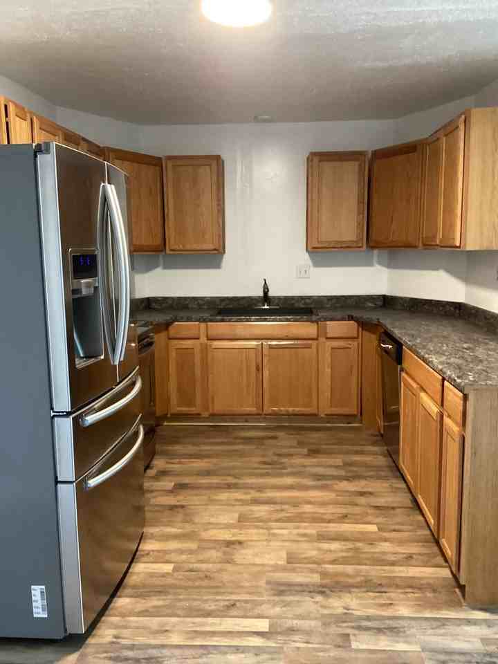 142 S Indio Ave - Photo 5 of 19