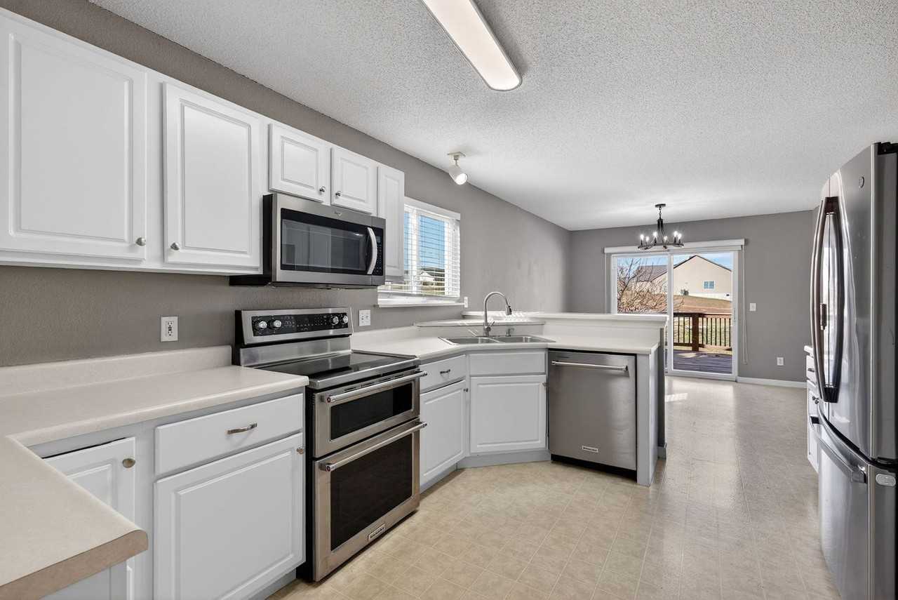 1233 Grand Canyon Dr - Photo 3 of 50