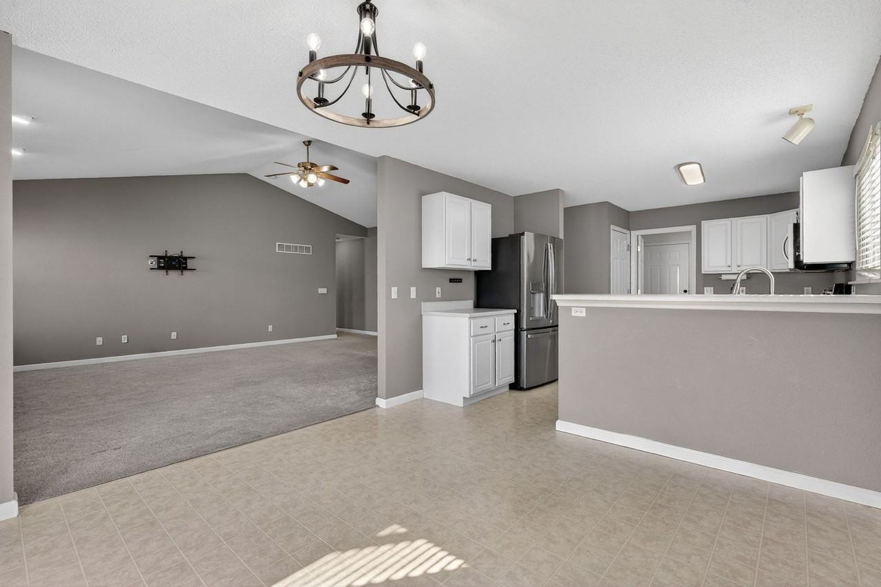 1233 Grand Canyon Dr - Photo 5 of 50