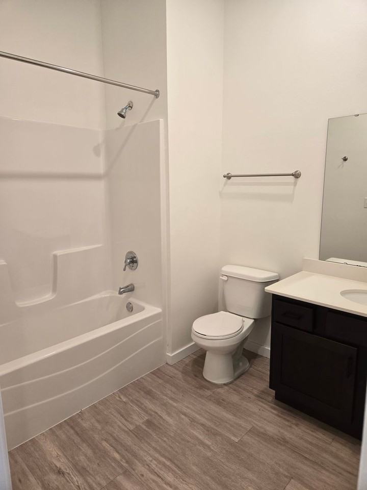 1310 E Saint Louis St - Photo 3 of 9