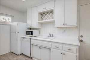 featured image of 74774 Leslie Ave