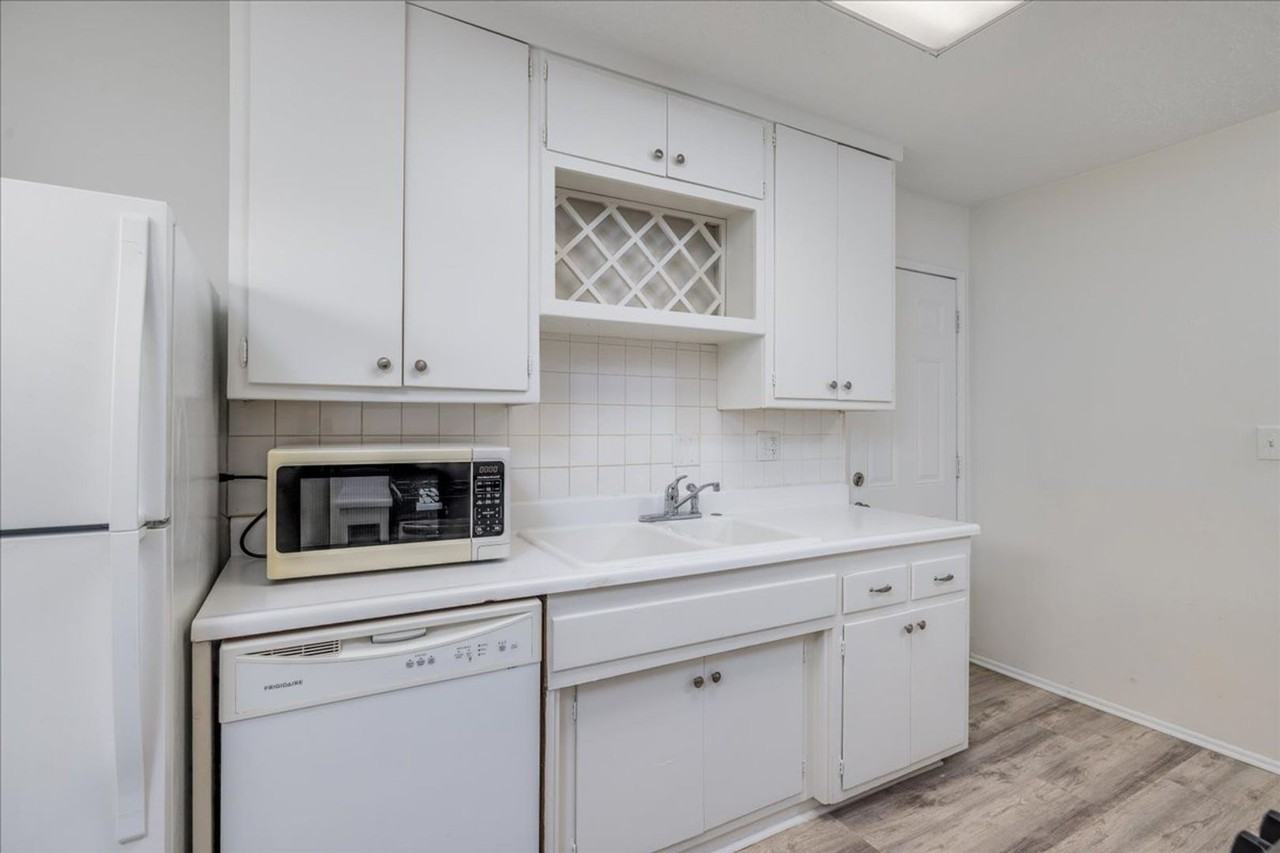 74774 Leslie Ave - Photo 2 of 33