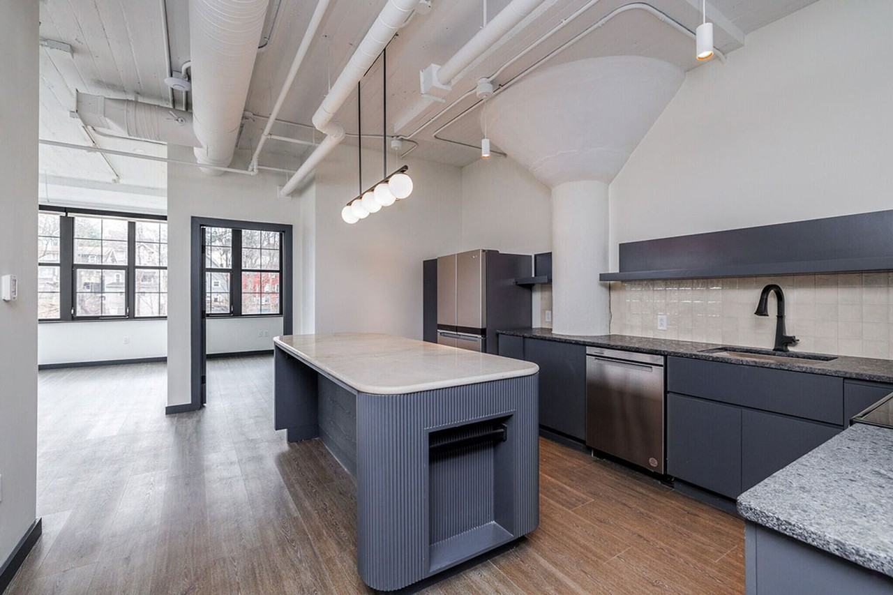 The Dean - Photo 3 of 10