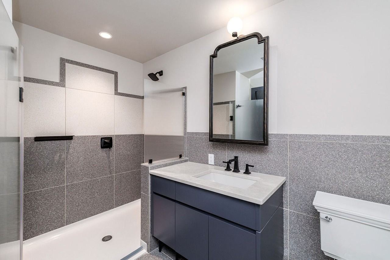 The Dean - Photo 5 of 10