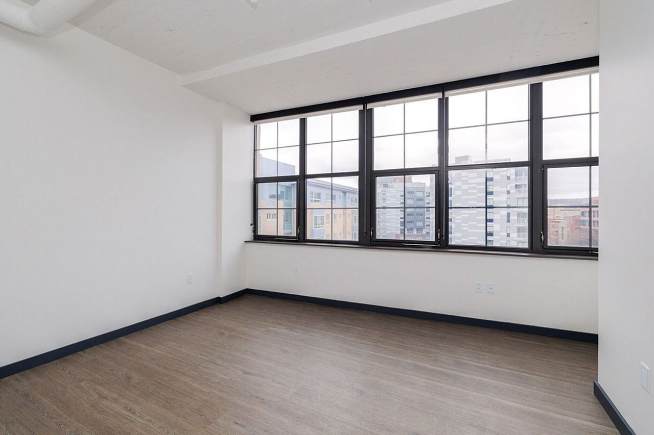 The Dean - Photo 6 of 10