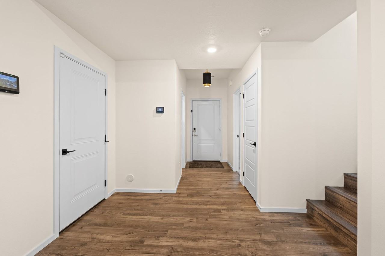 8005 S Avery Rd - Photo 7 of 32