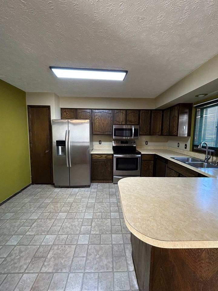 7516 Josephine St - Photo 5 of 28