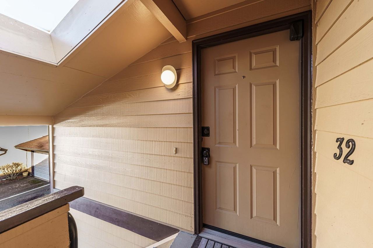 621 Se 121st Ave #32 - Photo 2 of 21