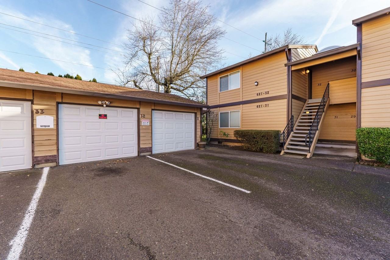 621 Se 121st Ave #32 - Photo 3 of 21