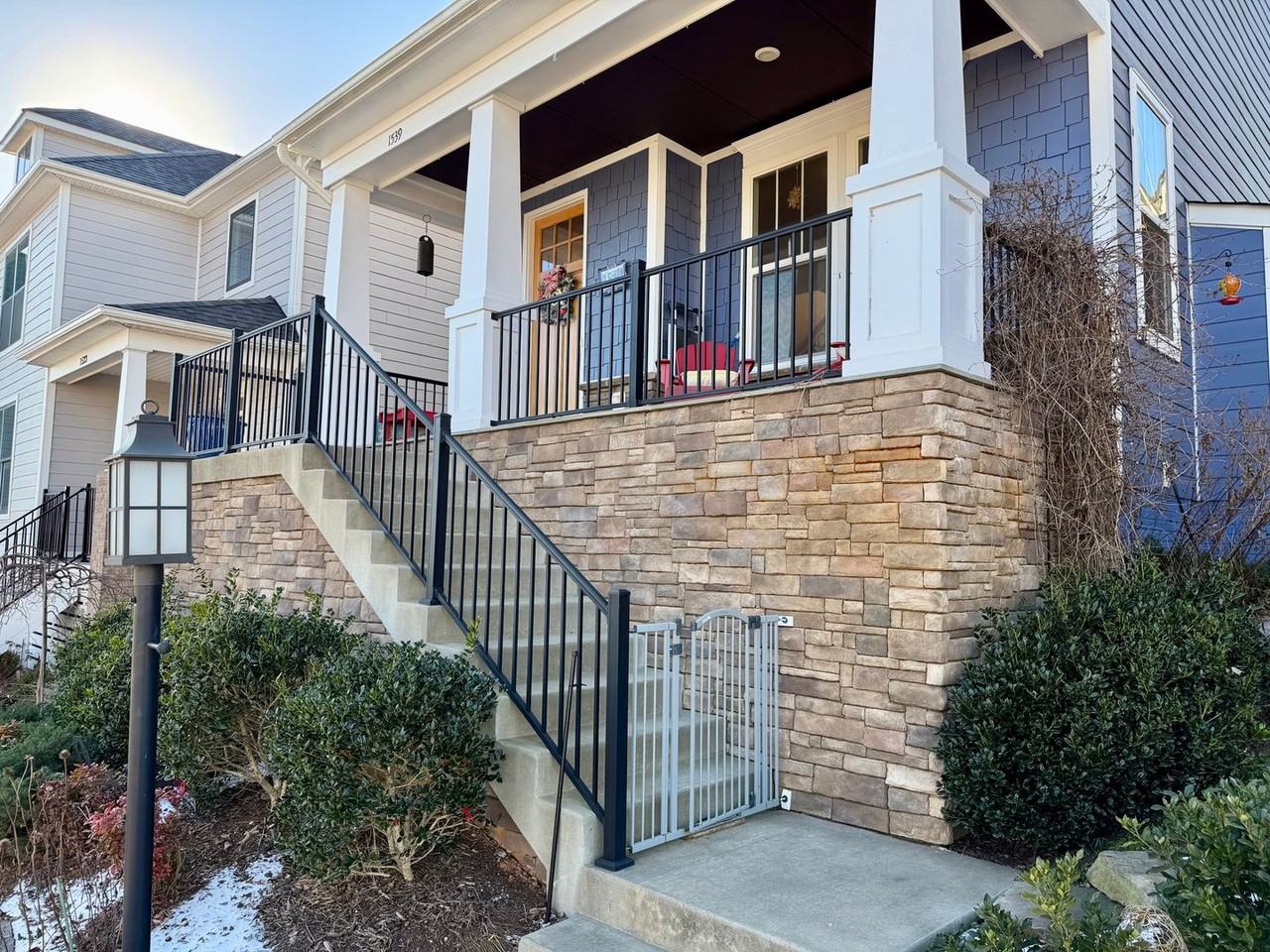 1539 Barnett St - Photo 2 of 45