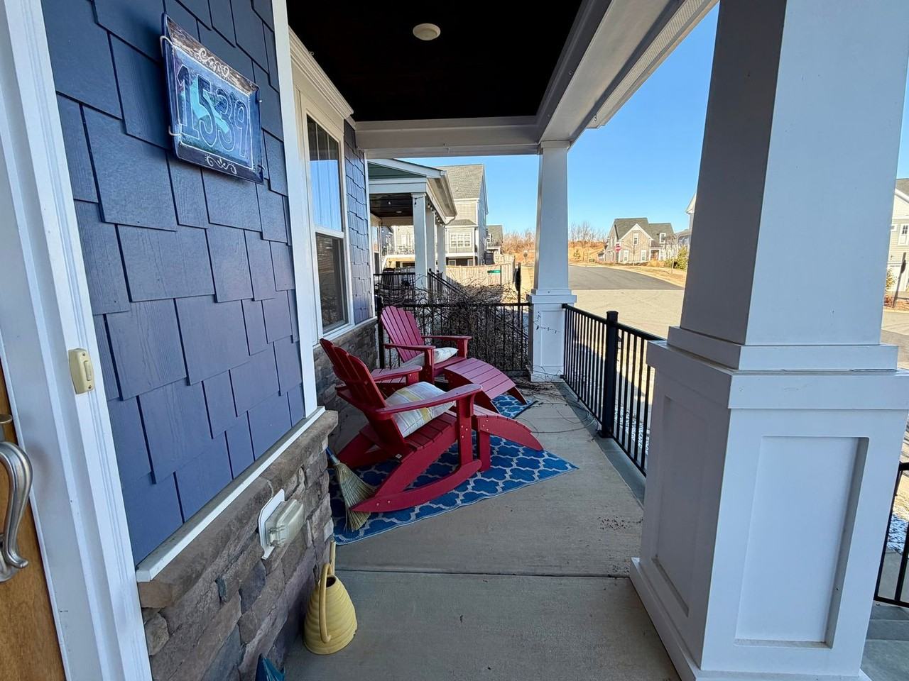 1539 Barnett St - Photo 4 of 45