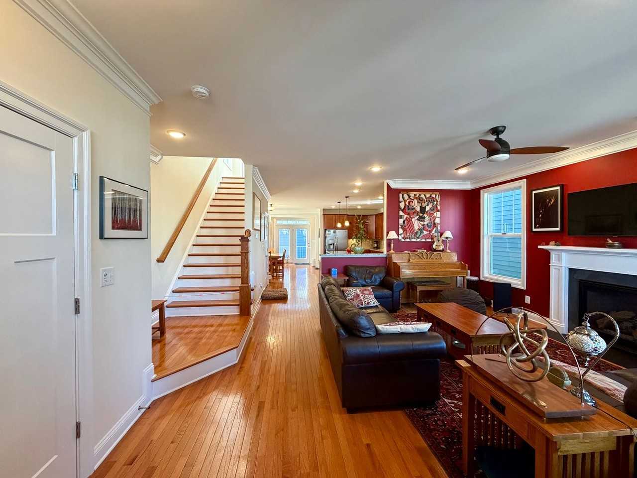 1539 Barnett St - Photo 6 of 45