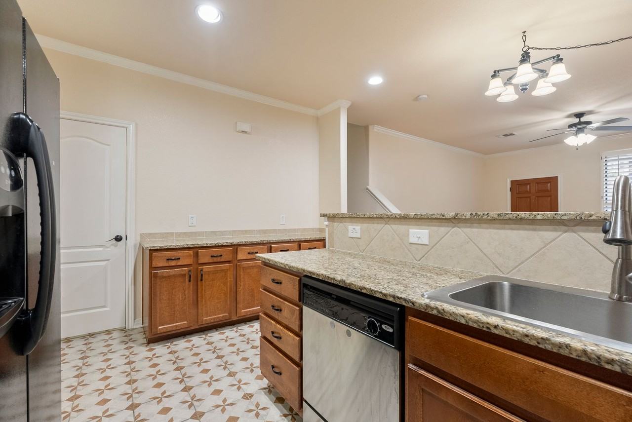 2101 Town Centre Dr #2004 - Photo 3 of 17