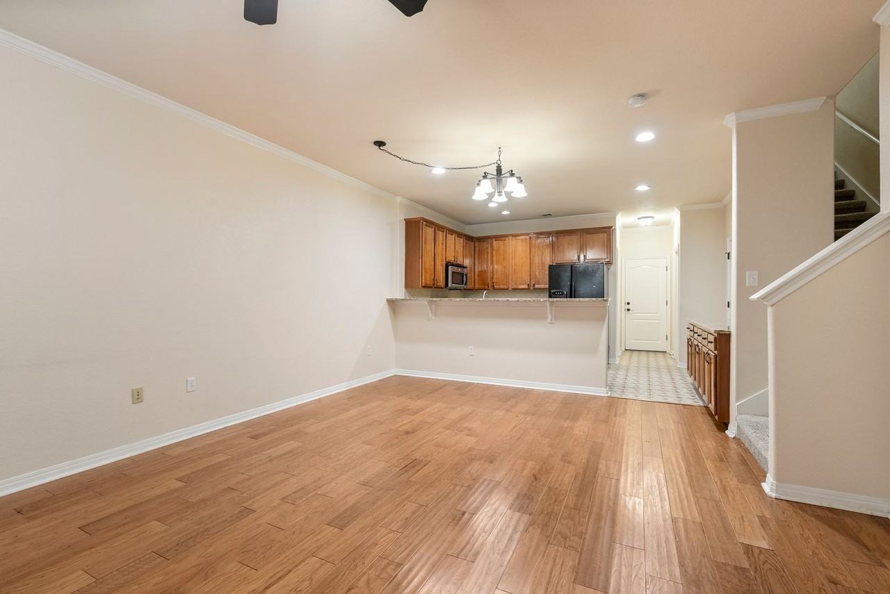 2101 Town Centre Dr #2004 - Photo 4 of 17