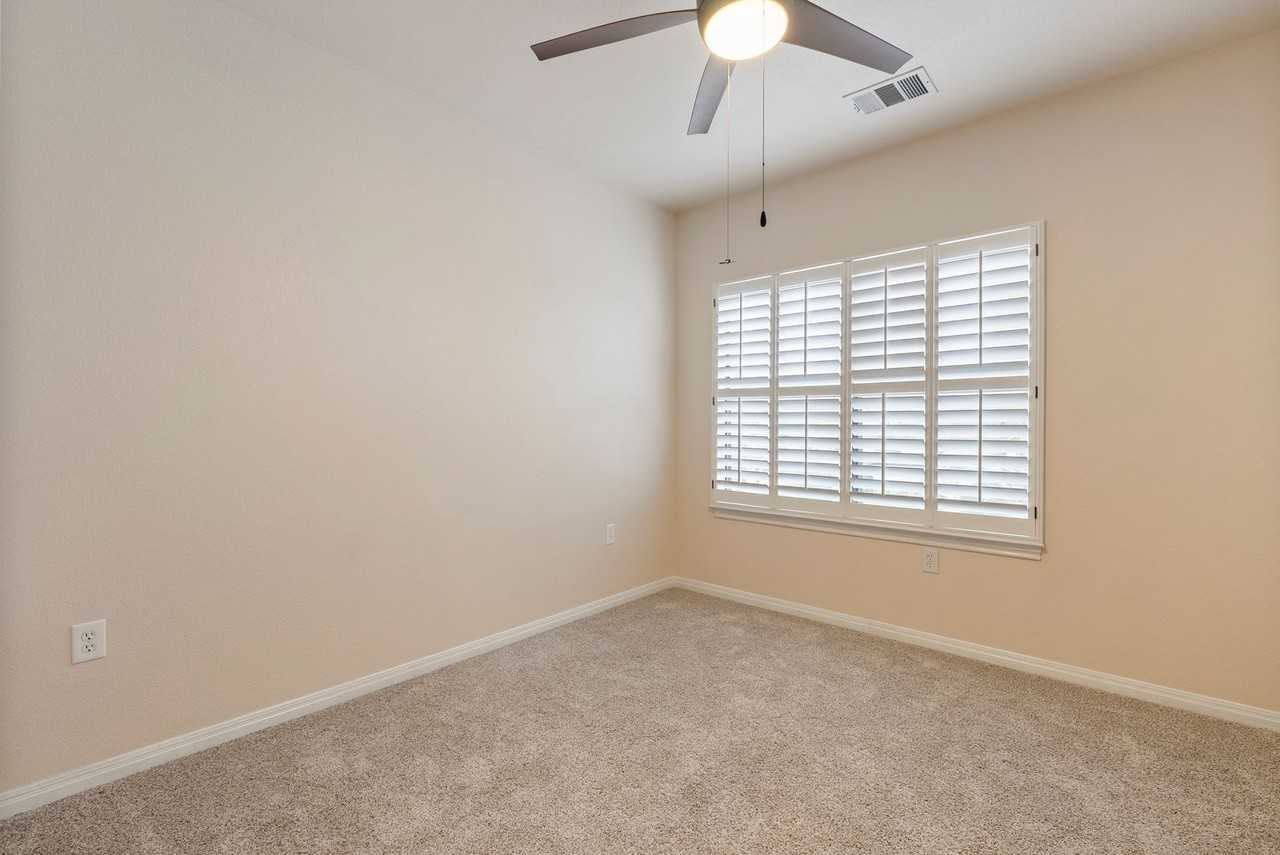 2101 Town Centre Dr #2004 - Photo 6 of 17