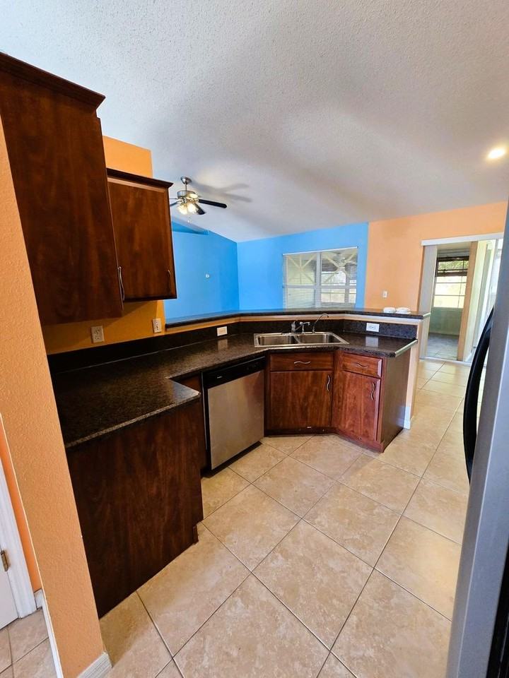 214 Chadworth Dr - Photo 4 of 20