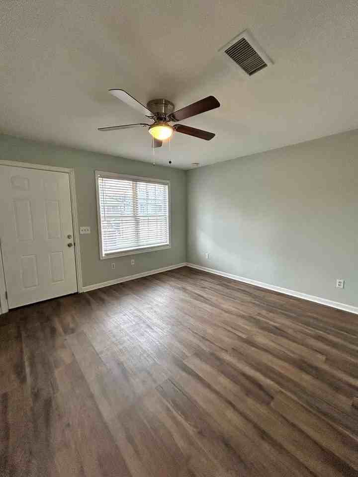 1701 Mulberry St - Photo 5 of 10