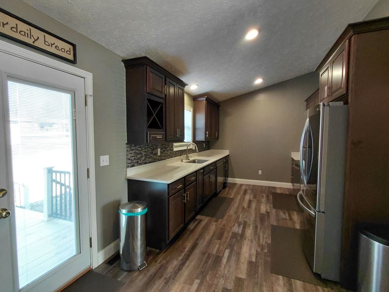 1801 Sandstone St - Photo 5 of 18