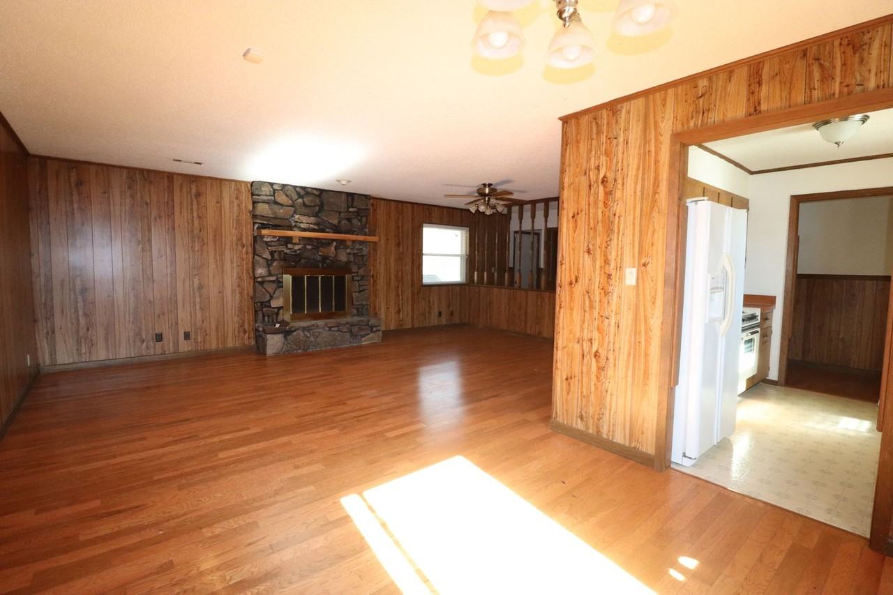 3113 Peggy St - Photo 4 of 28