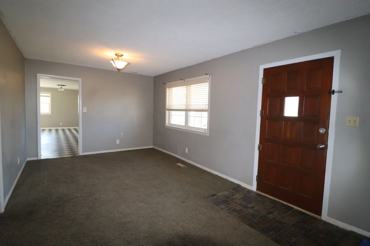 385 S 17th St - Photo 4 of 22