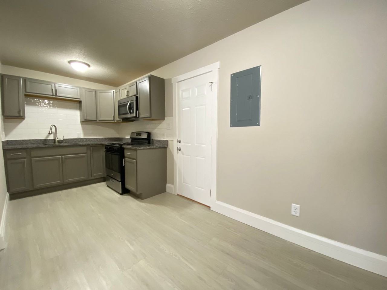 5240 E 13th Ave - Photo 4 of 12