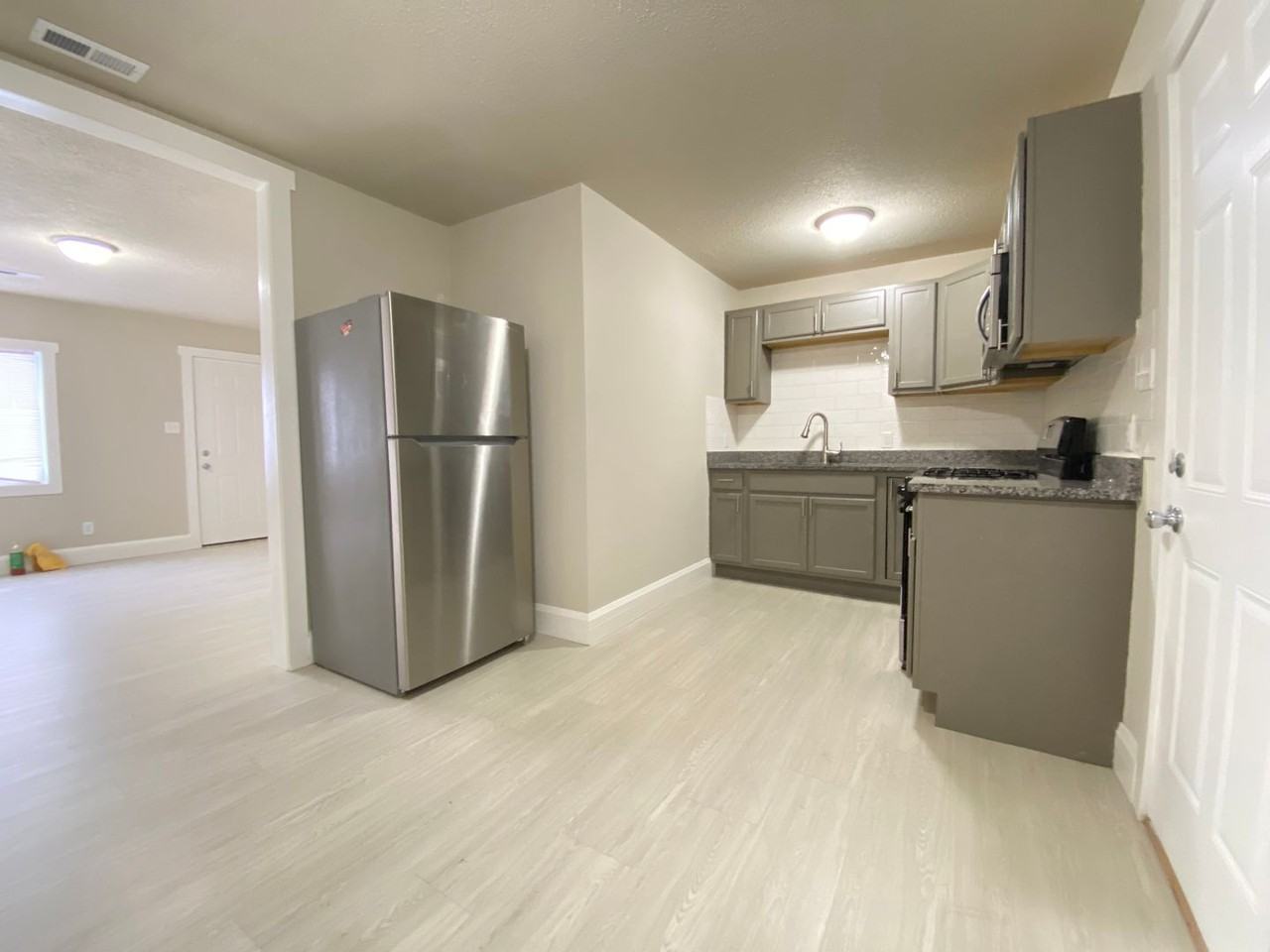 5240 E 13th Ave - Photo 5 of 12