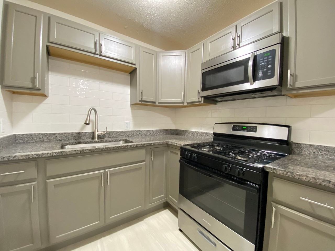 5240 E 13th Ave - Photo 6 of 12