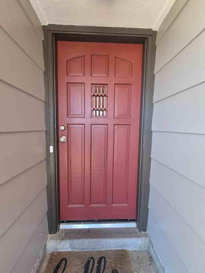 1305 22nd St - Photo 3 of 30