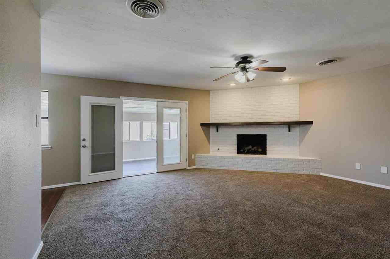 1305 22nd St - Photo 6 of 30