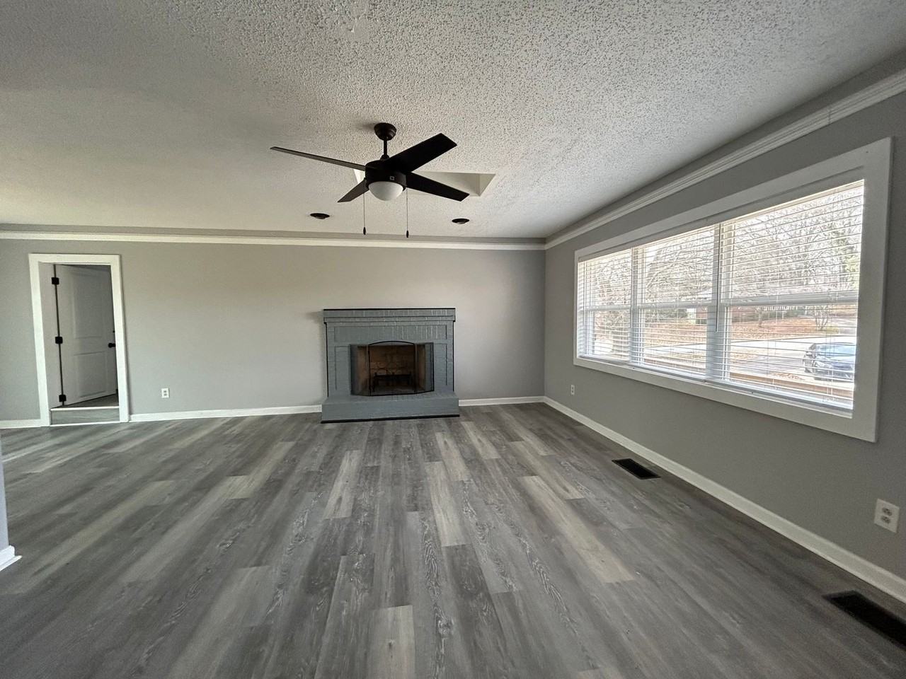 36 Mitchell St - Photo 4 of 28