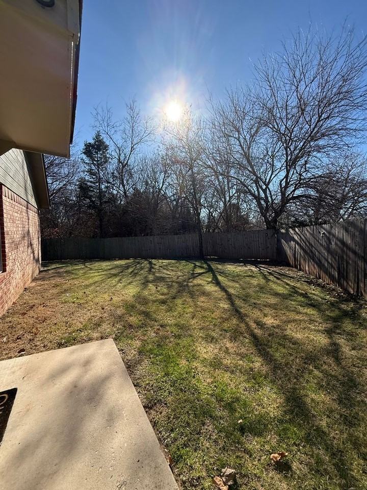 2308 Heatherfield Ln - Photo 2 of 14