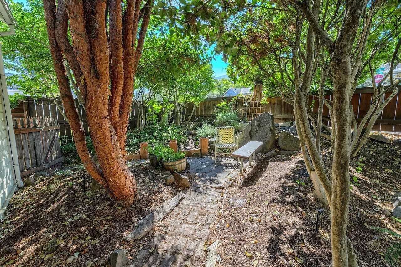 508 N Main St - Photo 2 of 24