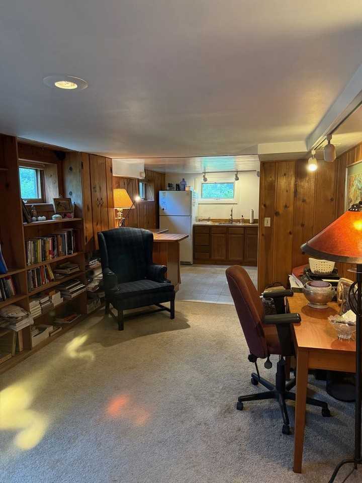 1905 Mariposa Ave - Photo 2 of 10