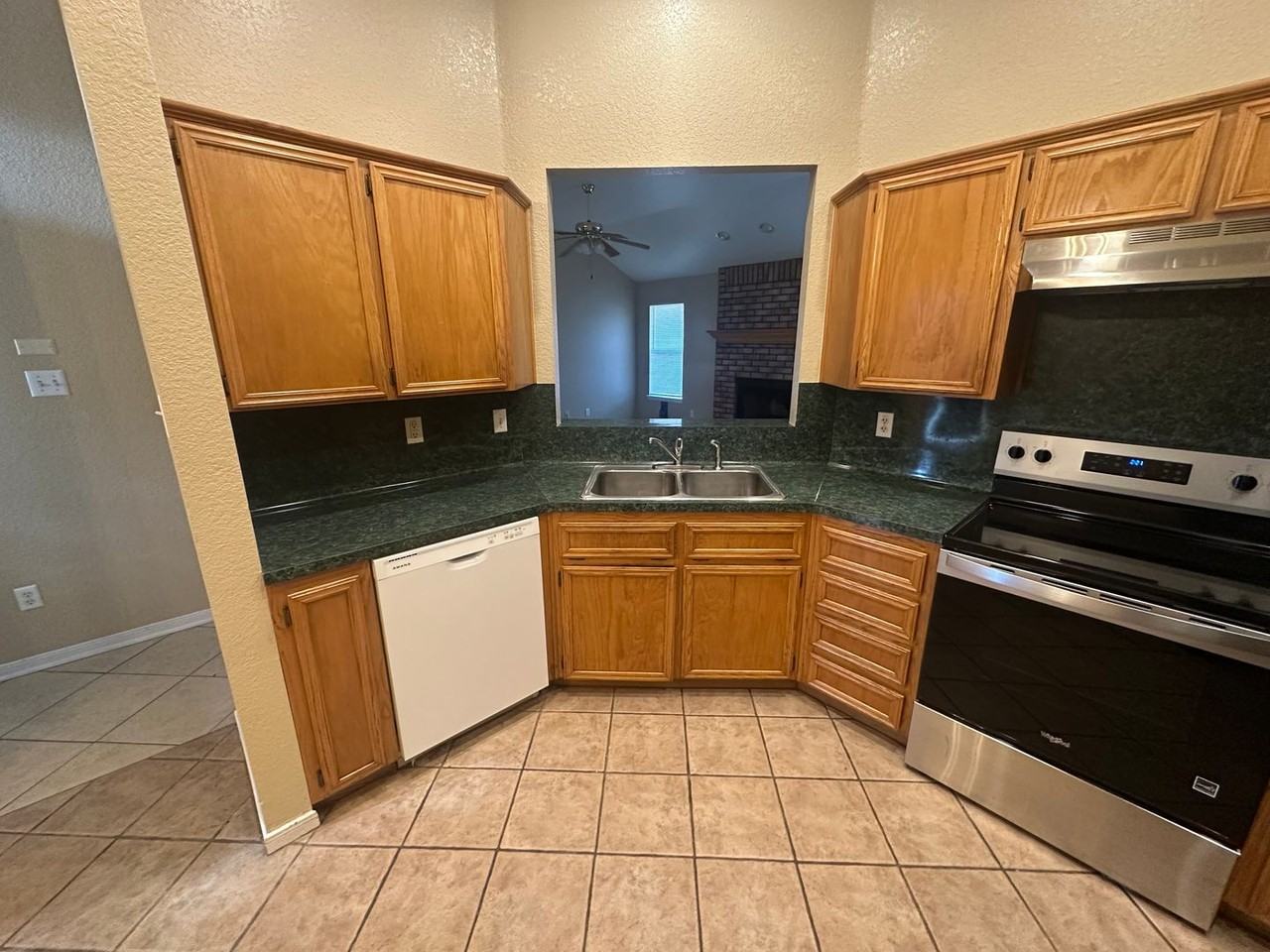 5504 Teal Dr - Photo 5 of 23