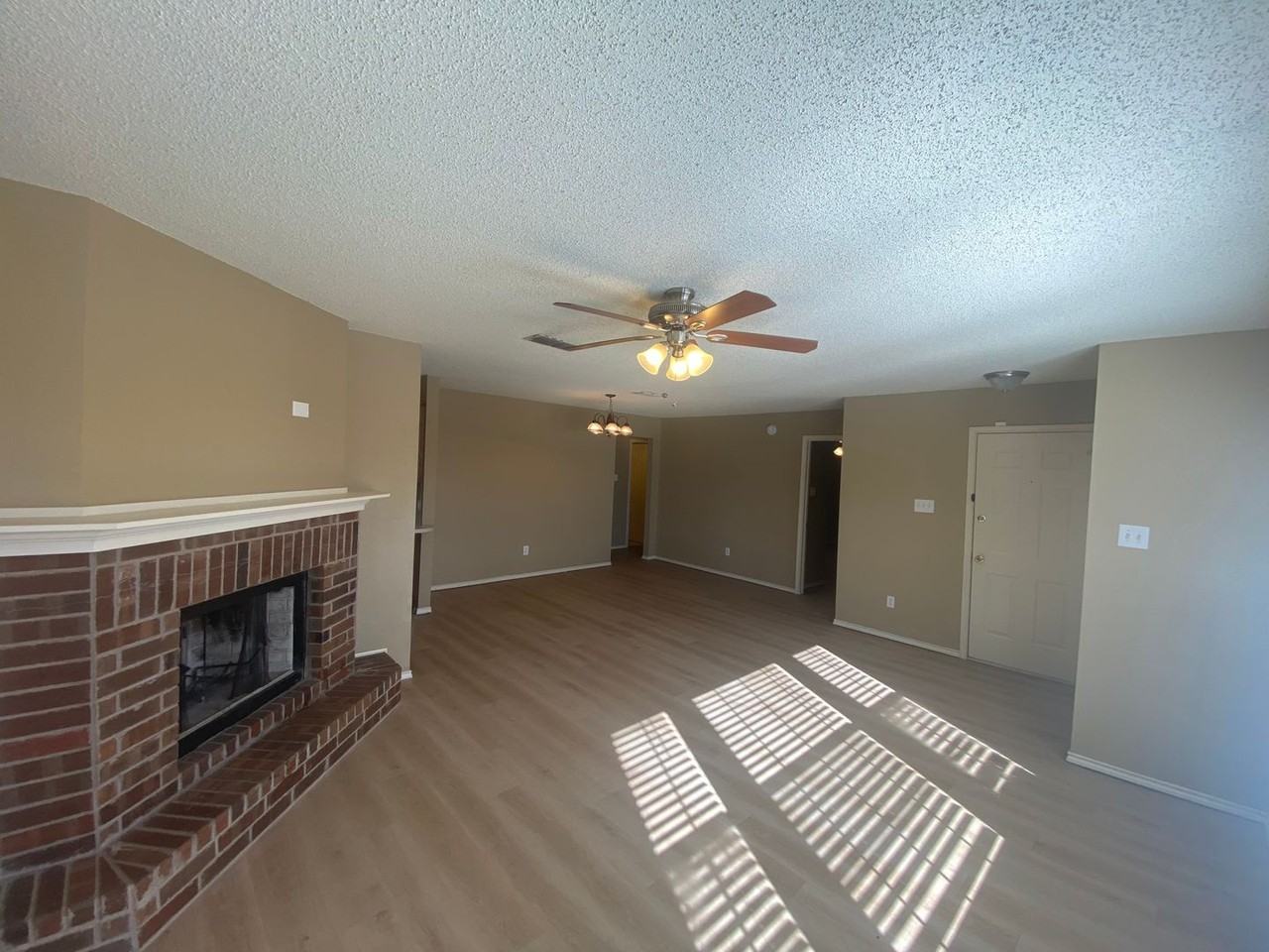 2914 90th St - Photo 2 of 15