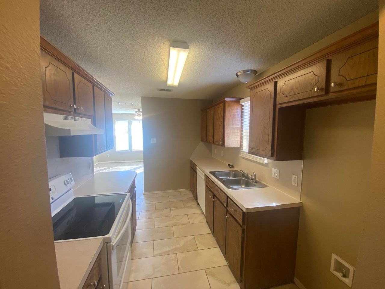 2914 90th St - Photo 6 of 15