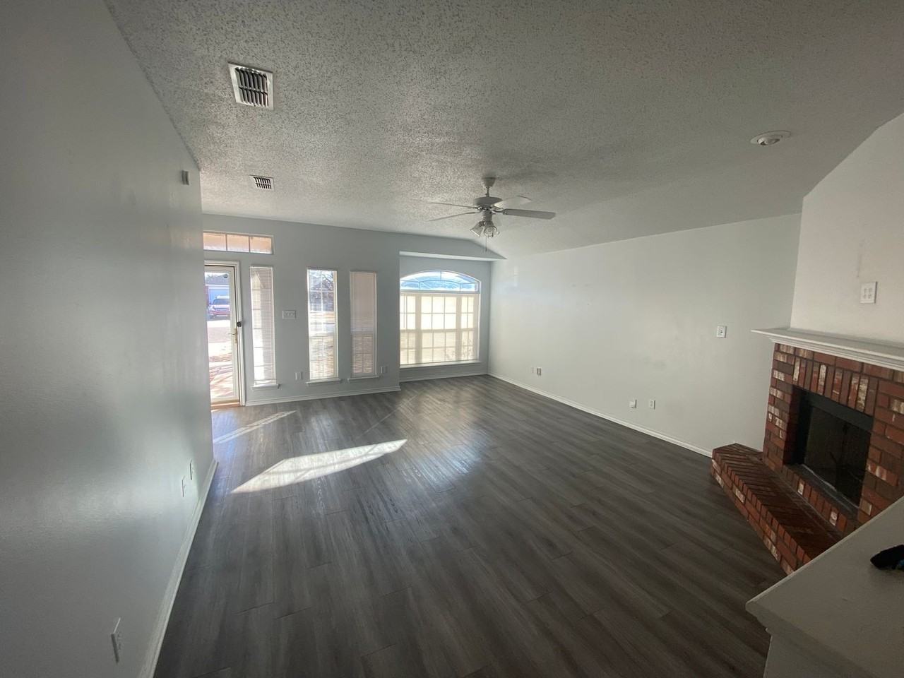 6708 86th St - Photo 4 of 13