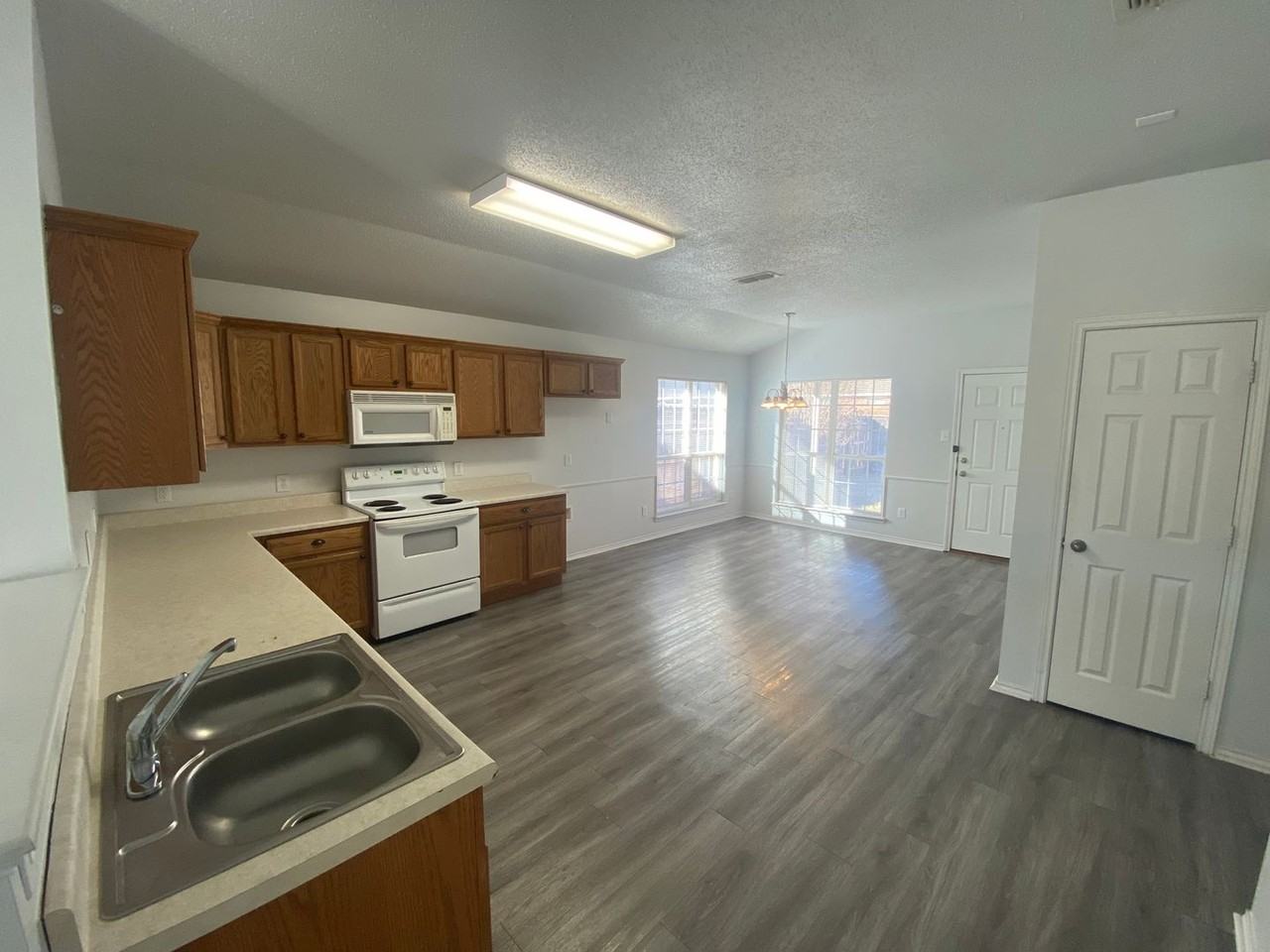 6708 86th St - Photo 5 of 13