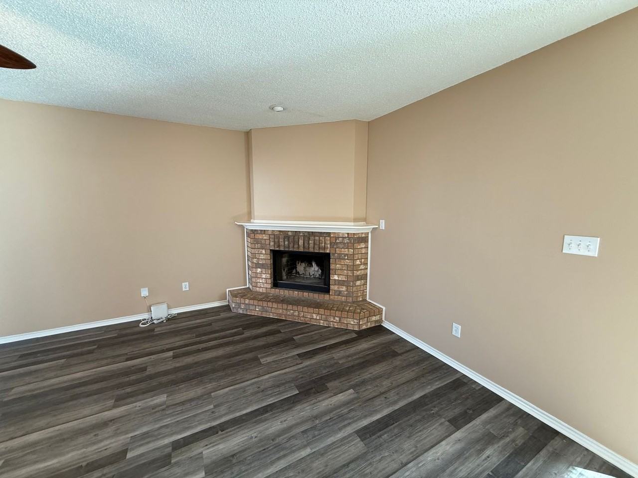 6519 88th St - Photo 2 of 12