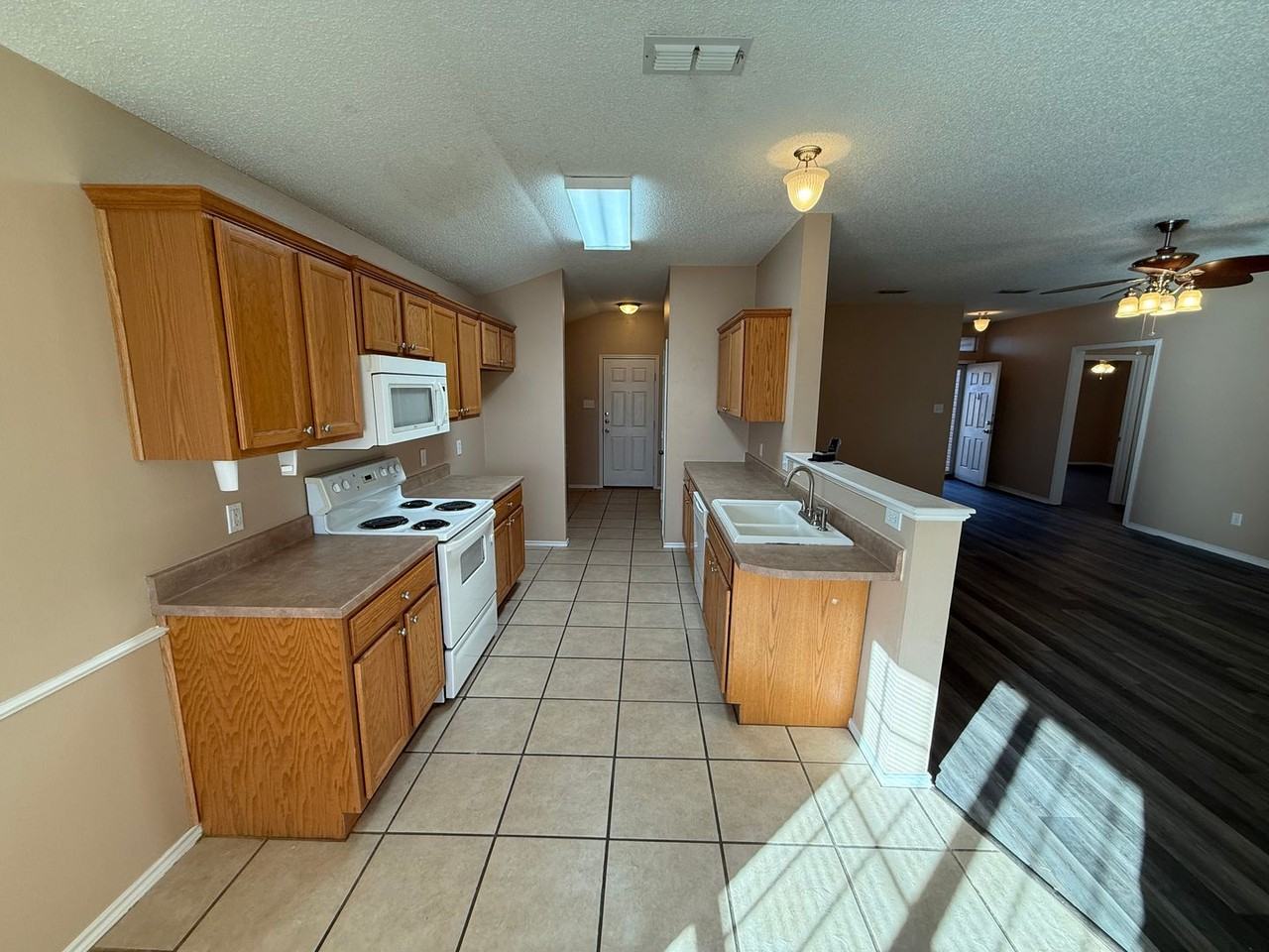 6519 88th St - Photo 3 of 12