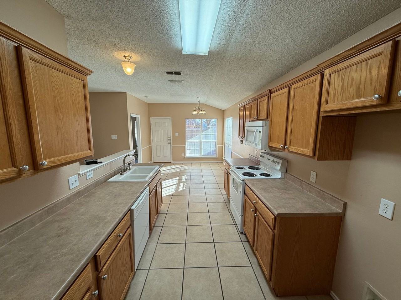 6519 88th St - Photo 4 of 12