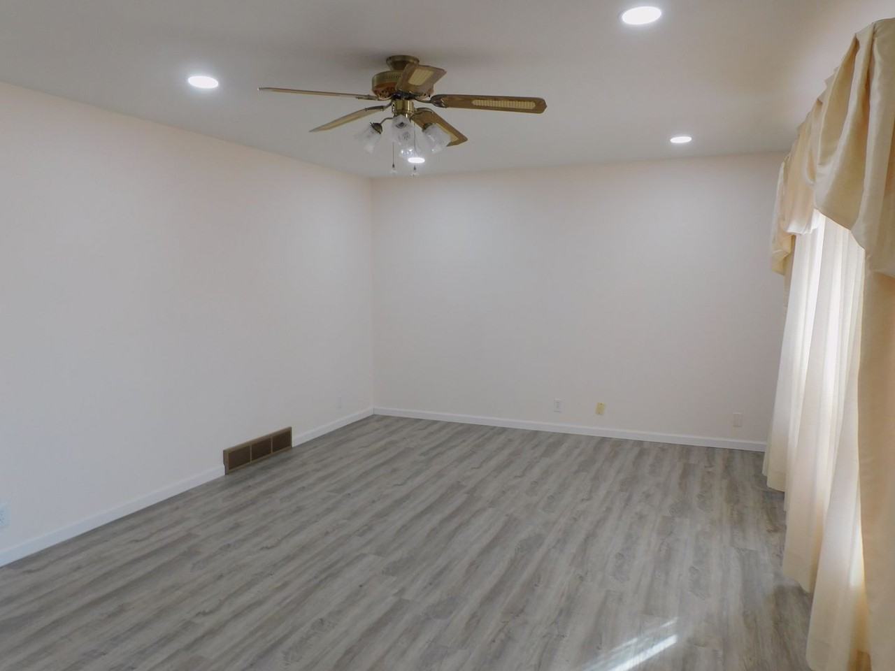 1133 N Howard Ave - Photo 2 of 26