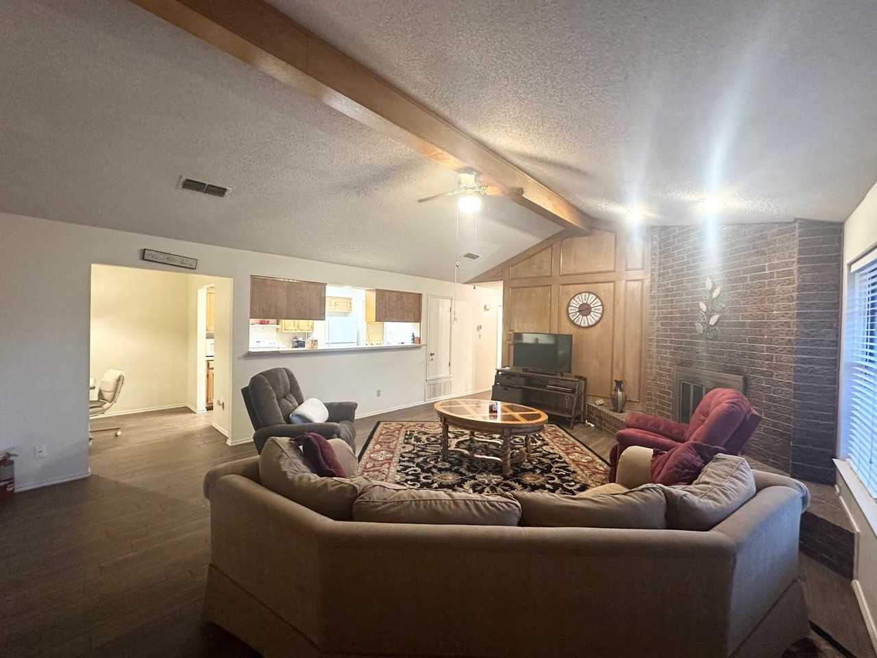 4023 4023 Livingston "Fully Furnished" - Photo 2 of 14