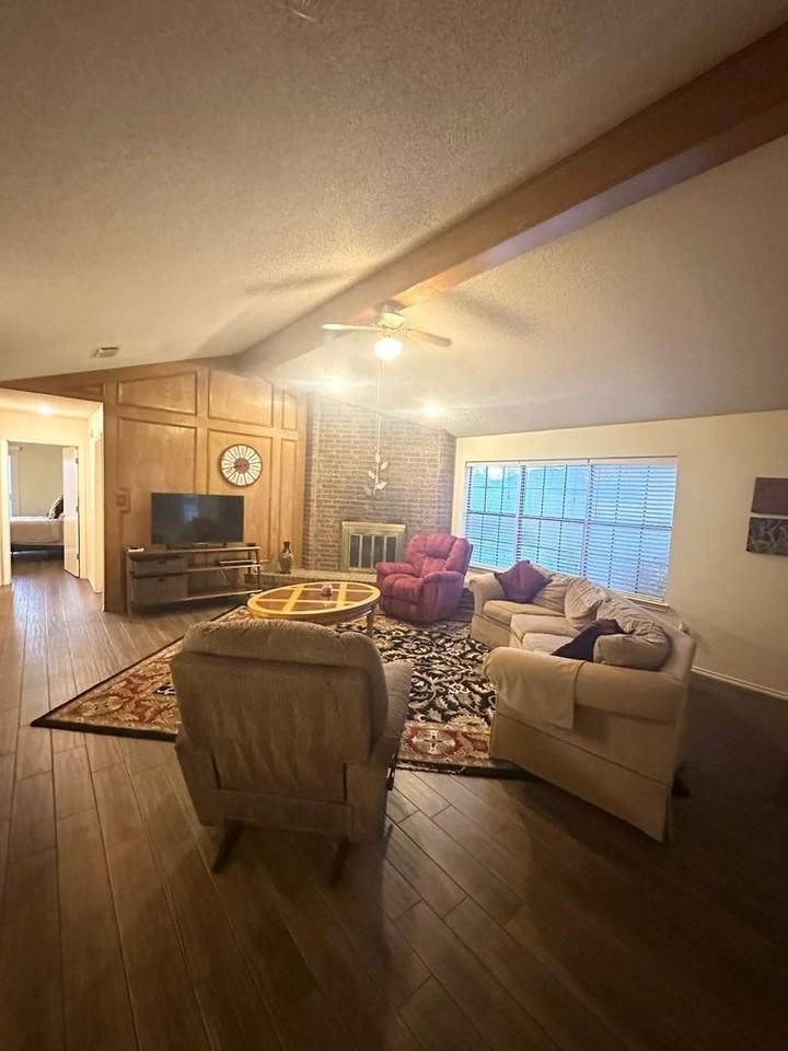 4023 4023 Livingston "Fully Furnished" - Photo 3 of 14