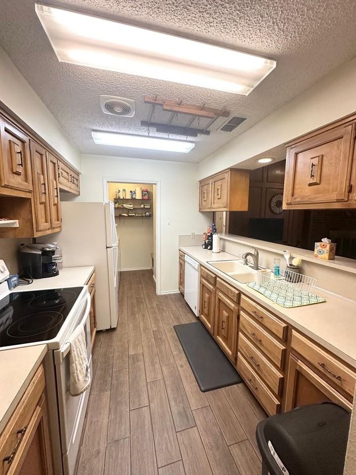 4023 4023 Livingston "Fully Furnished" - Photo 5 of 14