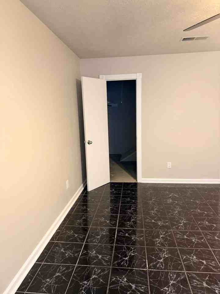 535 Georgetown St - Photo 4 of 10