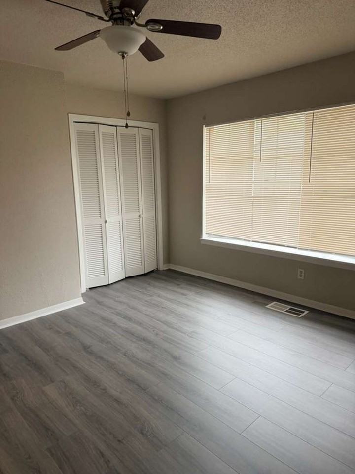 6945 Calder Ave - Photo 3 of 10